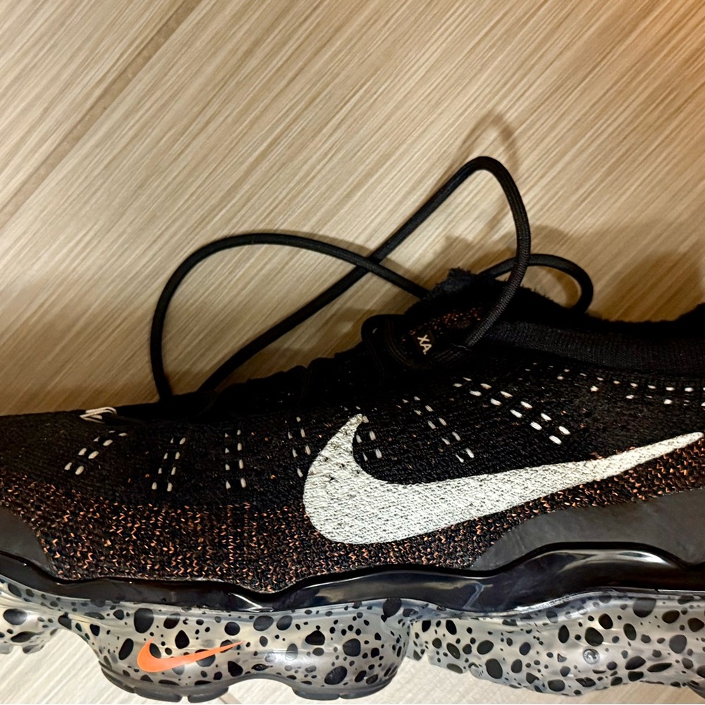 Nike Black and White Sneakers with Speckled Sole. Excellent condition!!